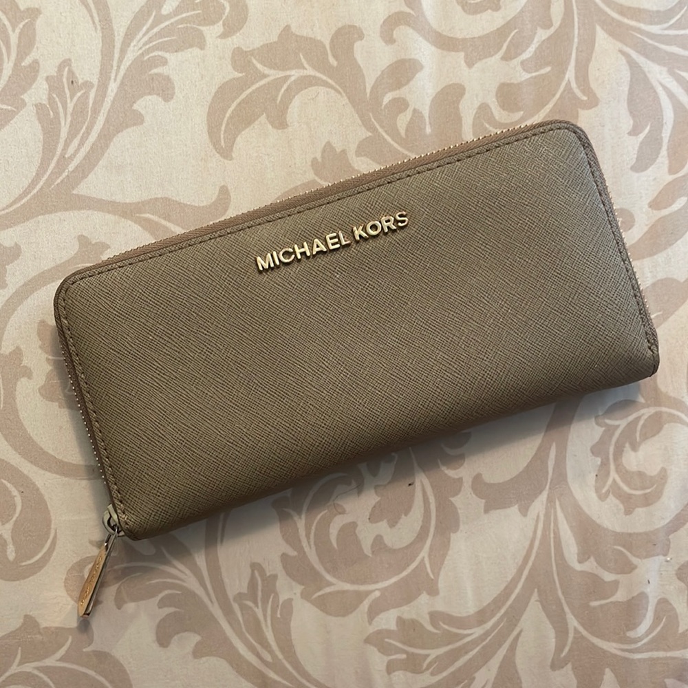 Michael kors wallet